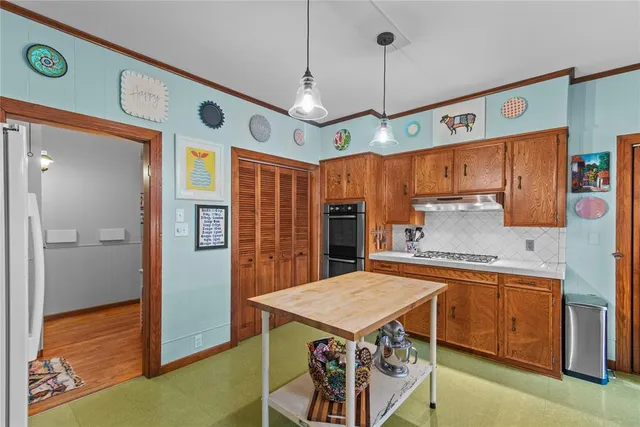 a kitchen that has a lot of cabinets in it