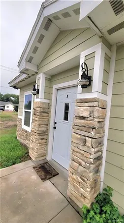 a view of entryway with a front door