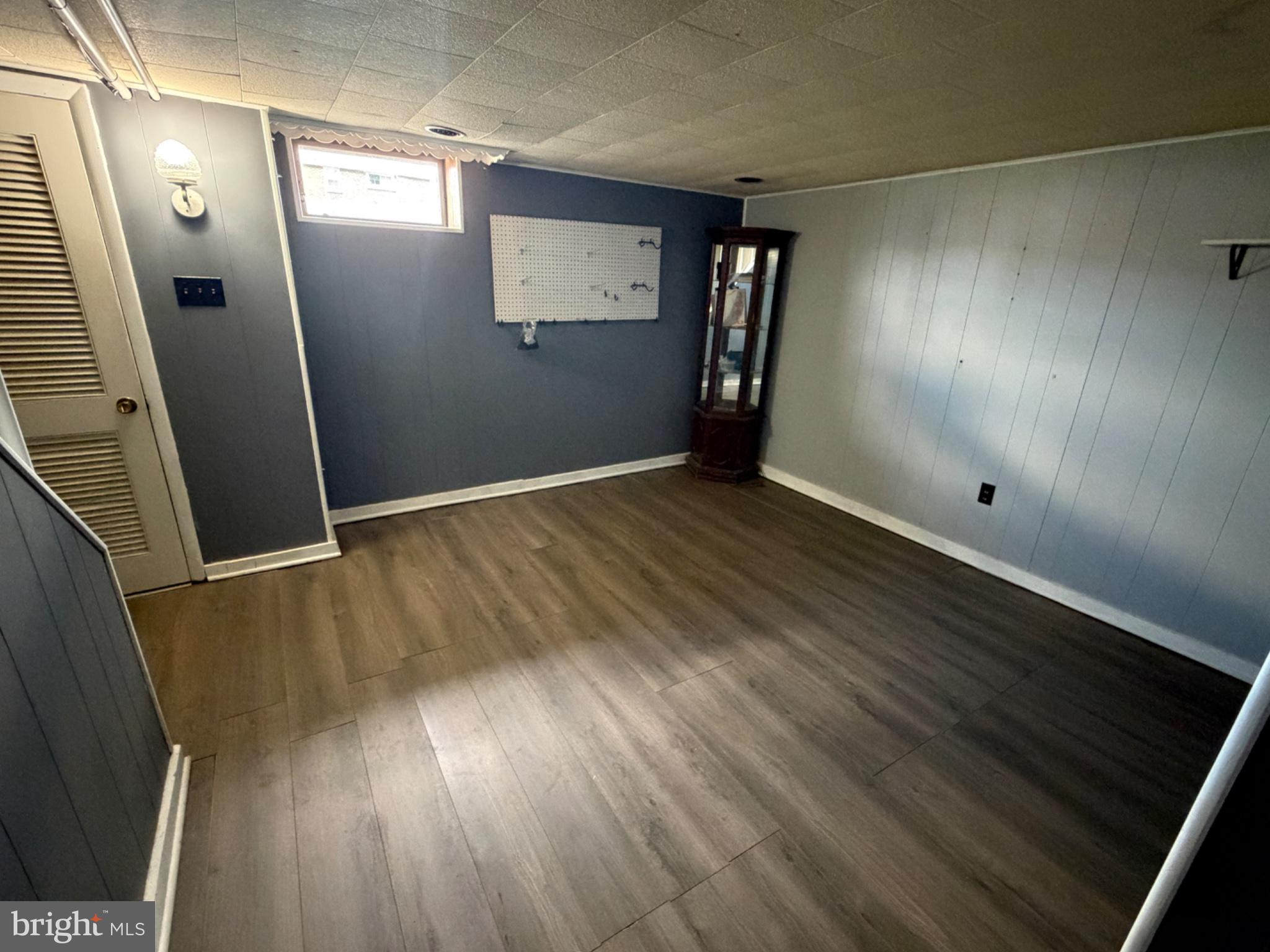 1034 Cedarwood Road Glenolden, PA 19036 - Photo 24 of 26 Spacious, versatile room with potential.