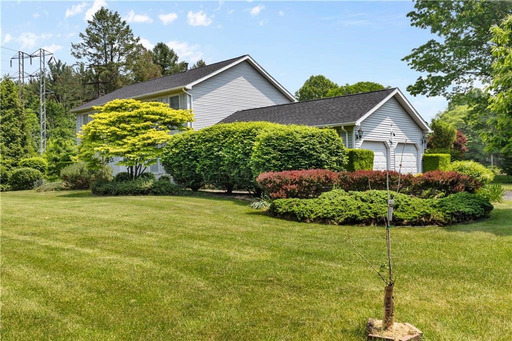2 Hunters Pointe Pittsford, NY 14534 - Photo 2 of 33