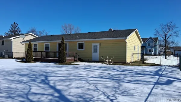 $235,000 | 92 Lindhurst Drive, Lockport City, NY 14094