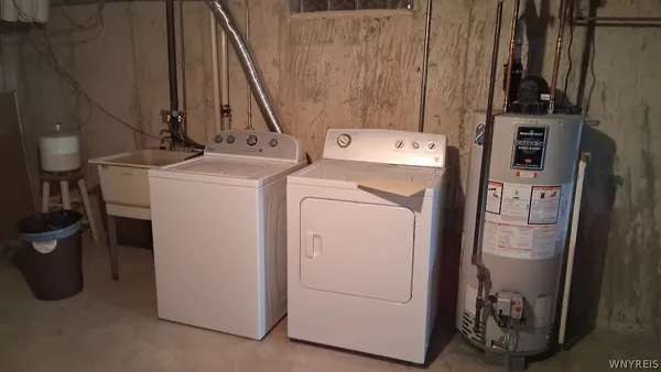 $235,000 | 92 Lindhurst Drive, Lockport City, NY 14094