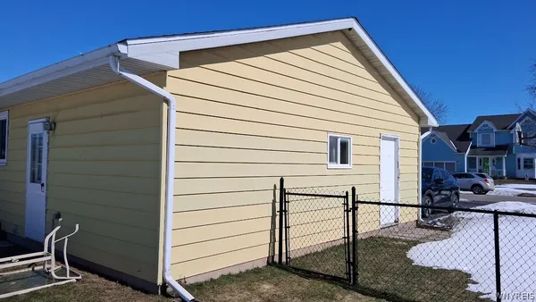 $235,000 | 92 Lindhurst Drive, Lockport City, NY 14094