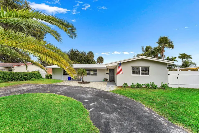 $700,000 | 1810 Southwest 3rd Avenue, Pompano Beach, FL 33060
