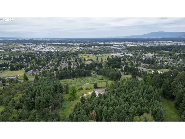 $8,250,000 | 2400 South Louis Lane, Eugene, OR 97405