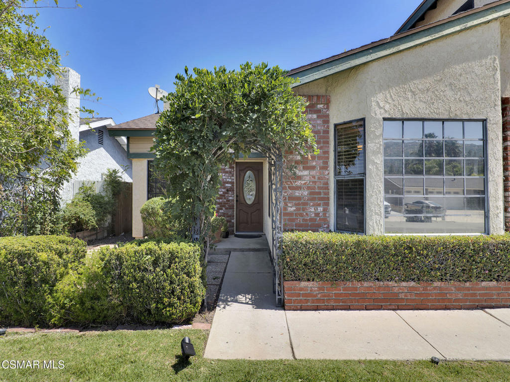 6447 Hope Street Simi Valley, CA 93063 - Photo 3 of 47
