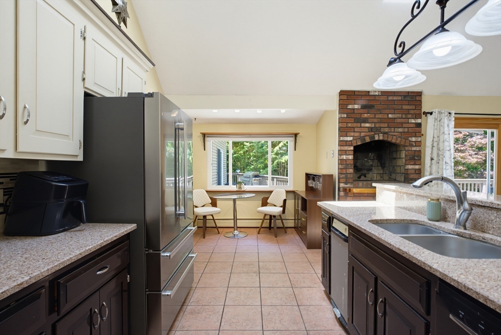 47 Old Village Road Sturbridge, MA 01566 - Photo 11 of 42