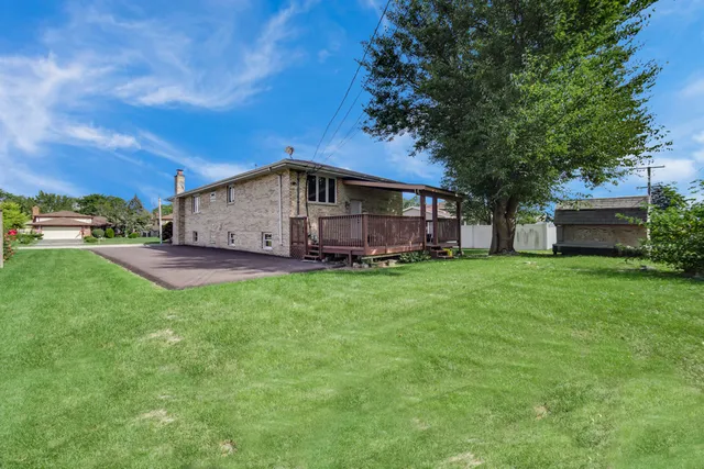 a view of a house with a back yard