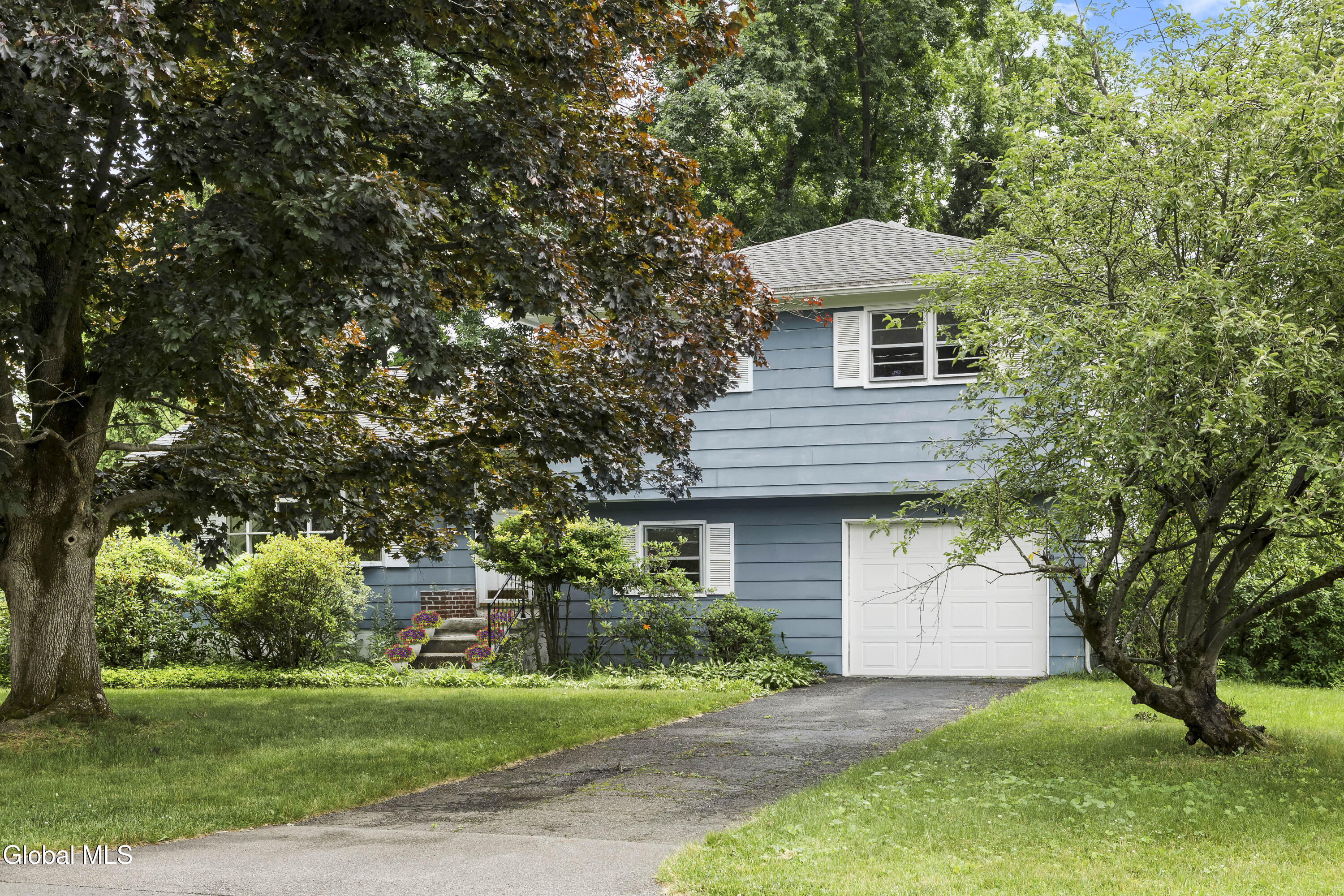 34 Greenock Road Bethlehem, NY 12054 - Photo 2 of 27 1- Flower pots