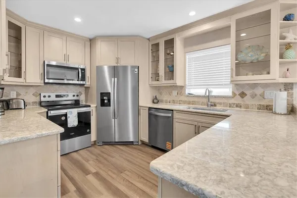 $3,200 | 528 77th Avenue, St. Pete Beach, FL 33706