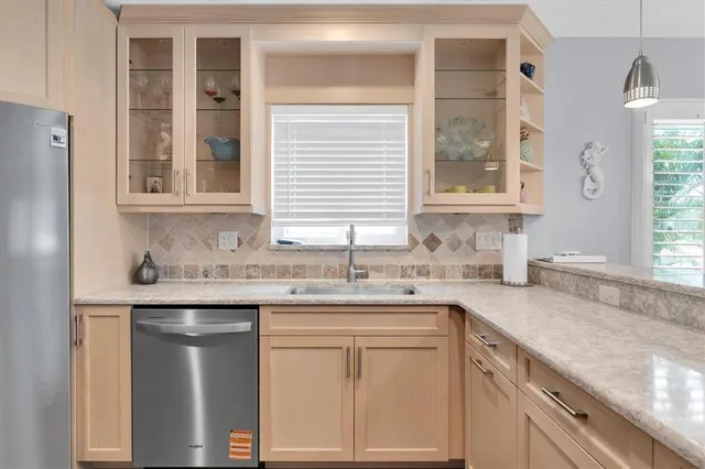 $3,200 | 528 77th Avenue, St. Pete Beach, FL 33706