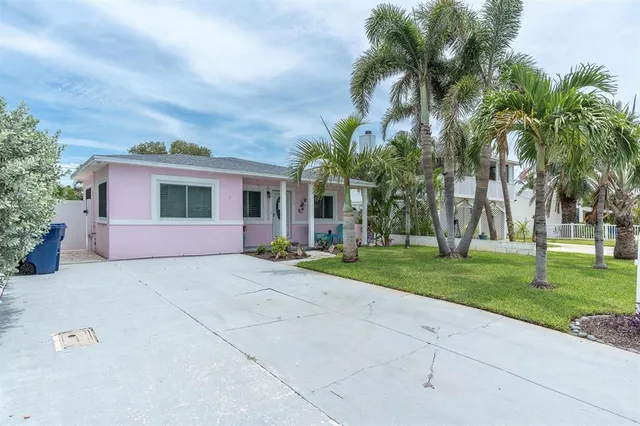 $3,200 | 528 77th Avenue, St. Pete Beach, FL 33706