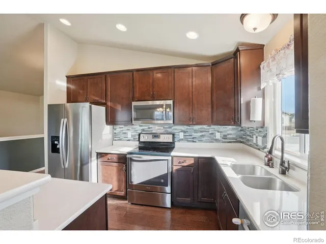 a view of a big room with closet and windows