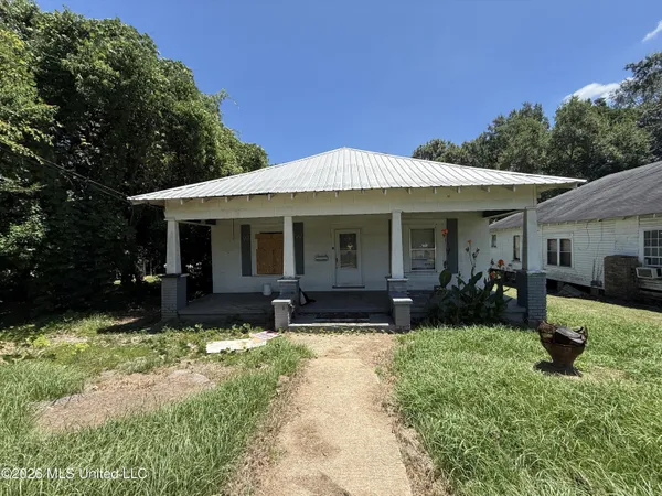 $36,900 | 406 Elmwood Street, McComb, MS 39648