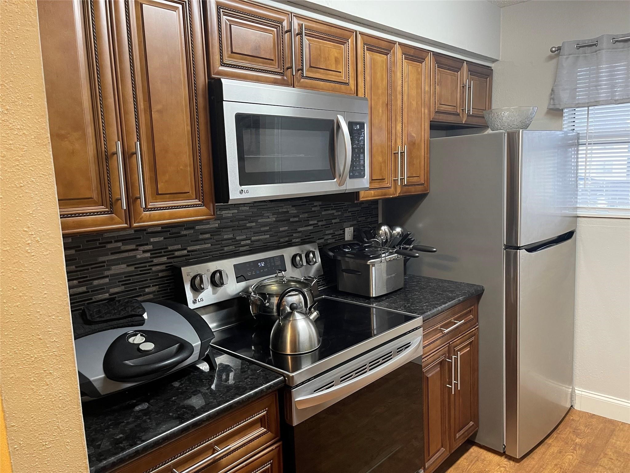 3535 NASA Road 1, Unit 96 Seabrook, TX 77586 - Photo 6 of 10 Kitchen