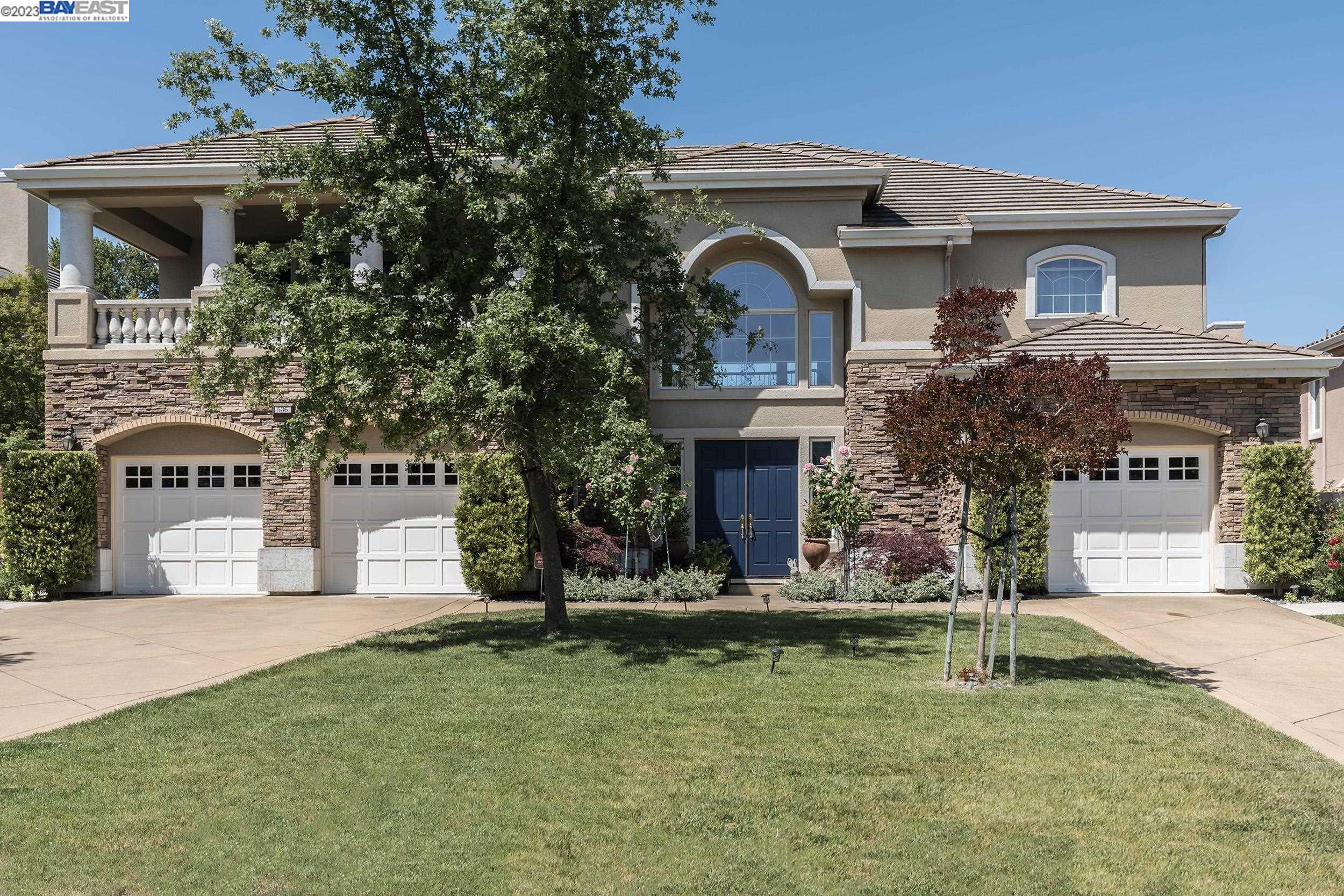 536 Kingsbridge Court San Ramon, CA 94583 - Photo 1 of 1 a front view of a house with garden