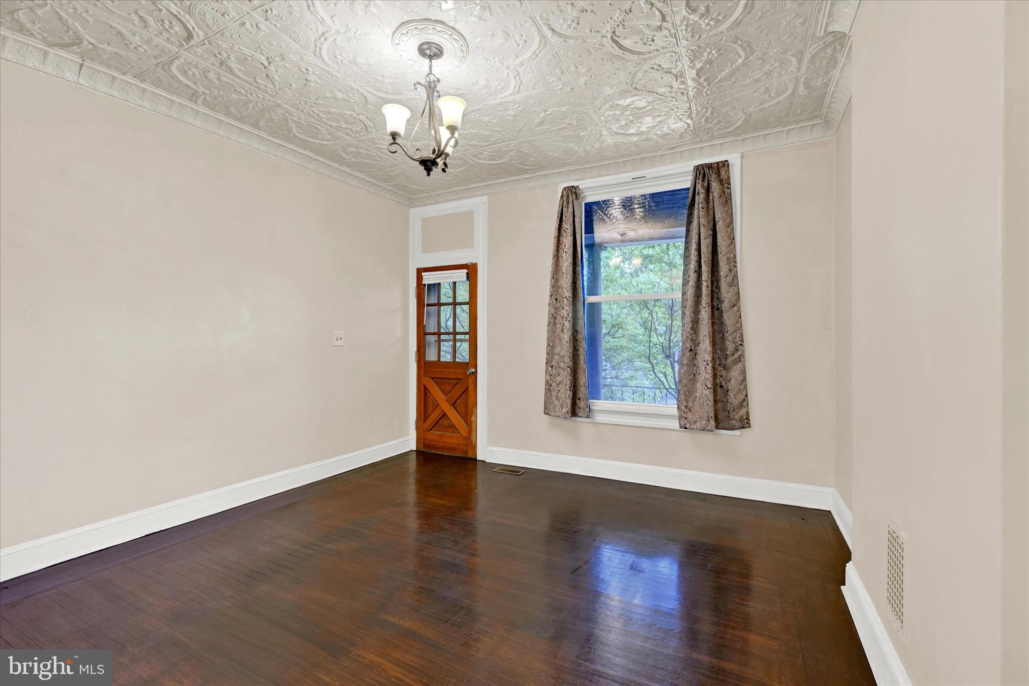 4127 Falls Road Baltimore, MD 21211 - Photo 5 of 35 Gallery Image 5