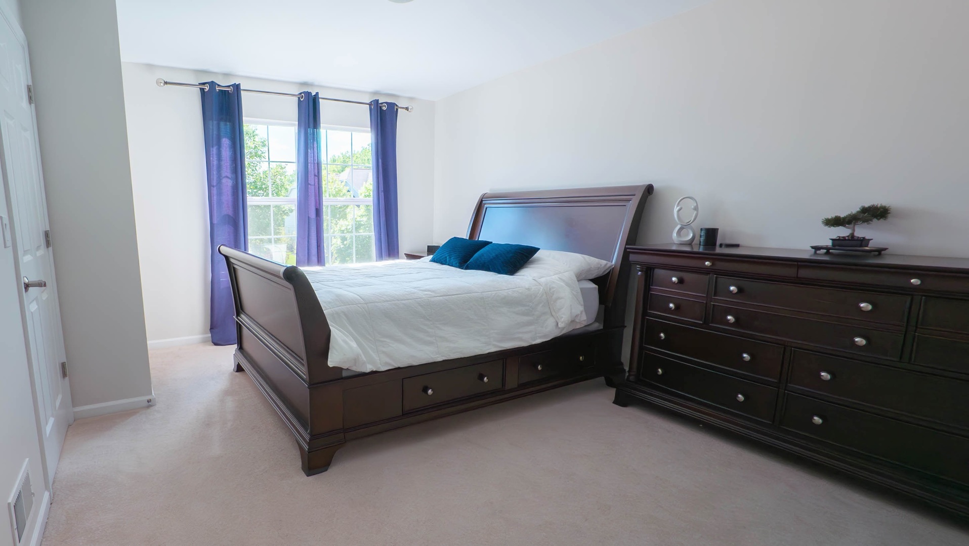 421 Post Oak Circle West Chicago, IL 60185 - Photo 16 of 22 a bedroom with a bed and a dresser