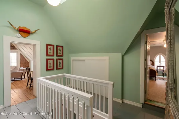 a view of an entryway with workspace