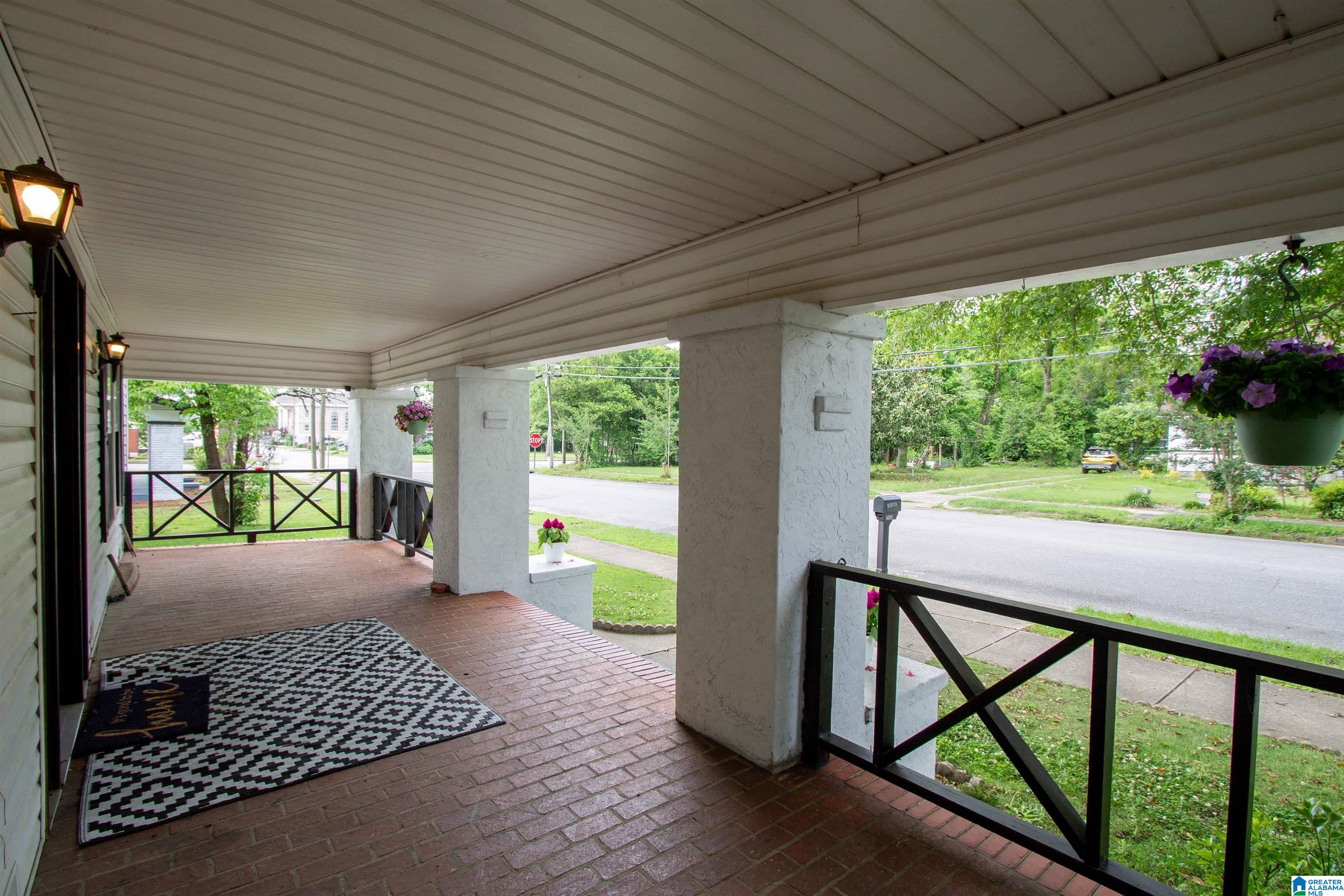 402 8th Street North Clanton, AL 35045 - Photo 4 of 32