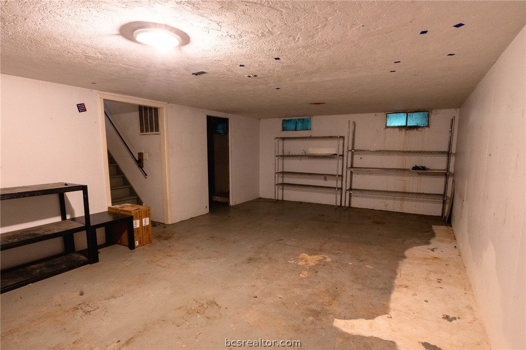 749 South Cass Street Centerville, TX 75833 - Photo 23 of 30 a view of room with stairs