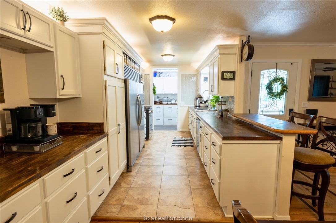 749 South Cass Street Centerville, TX 75833 - Photo 10 of 30 a view of a kitchen with stainless steel appliances granite countertop a stove and a refrigerator