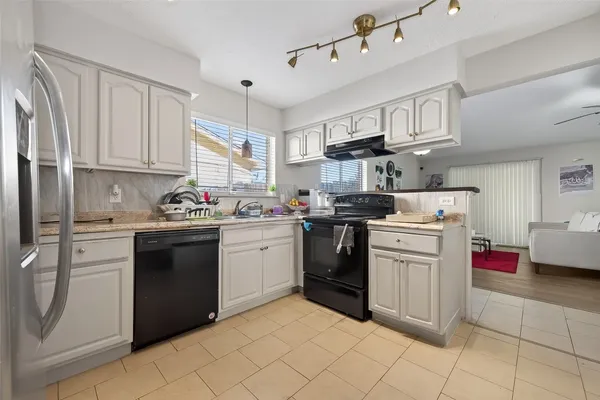 $2,000 | 10423 Permian Drive, Sugar Land, TX 77498