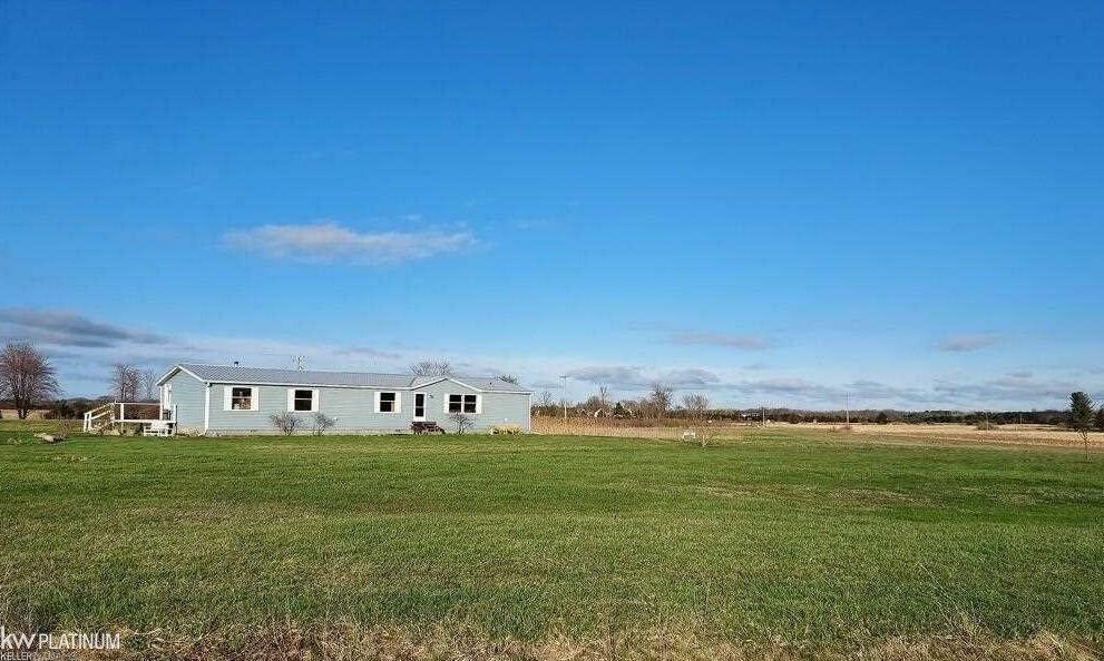 8520 Fargo Road Avoca, MI 48006 - Photo 1 of 46