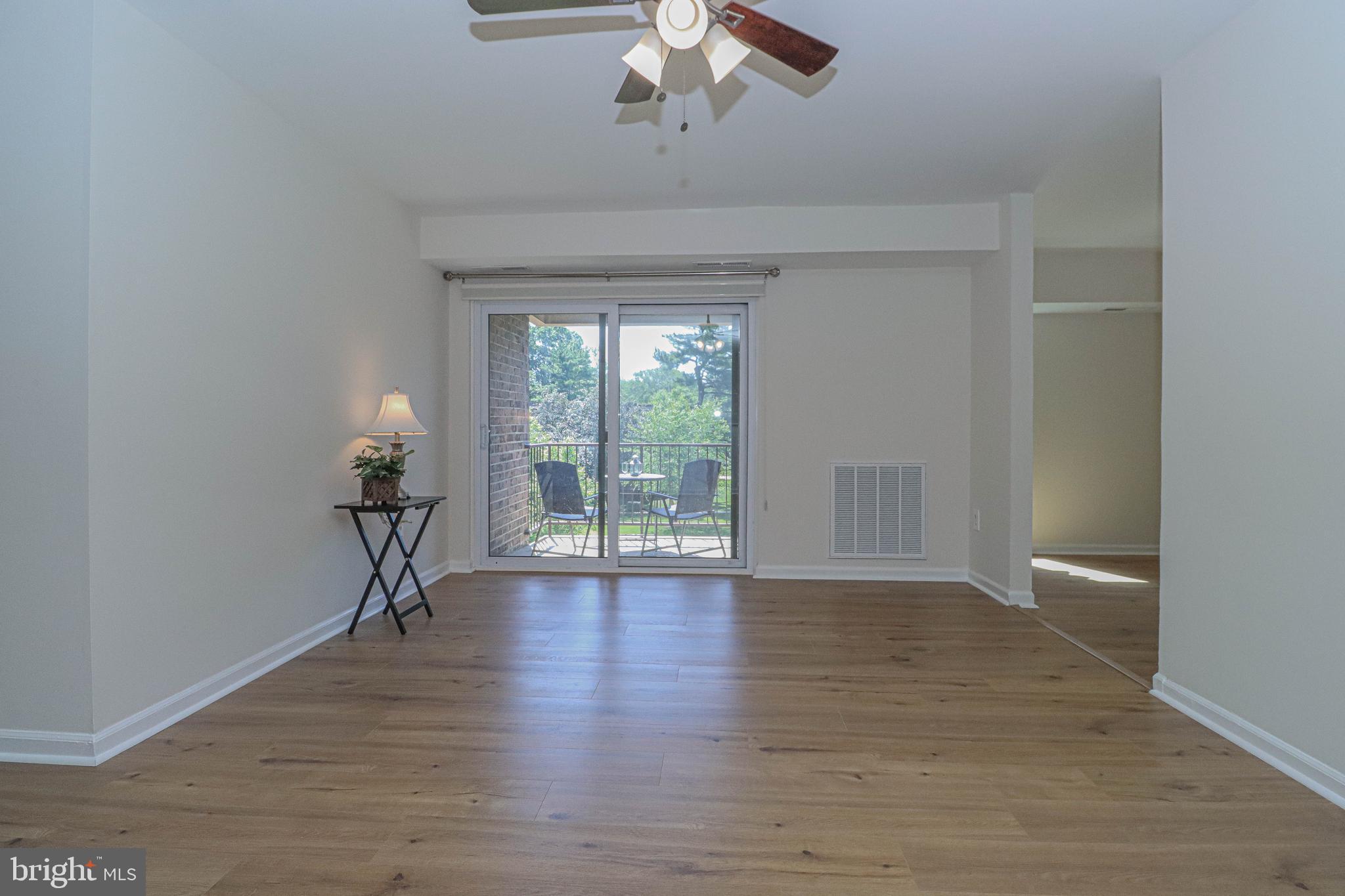 140 Georgetown Road, Unit 10 Annapolis, MD 21403 - Photo 8 of 43 Living
