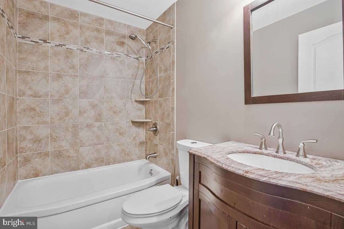 8135 Del Haven Road Baltimore, MD 21222 - Photo 5 of 34 Gallery Image 5