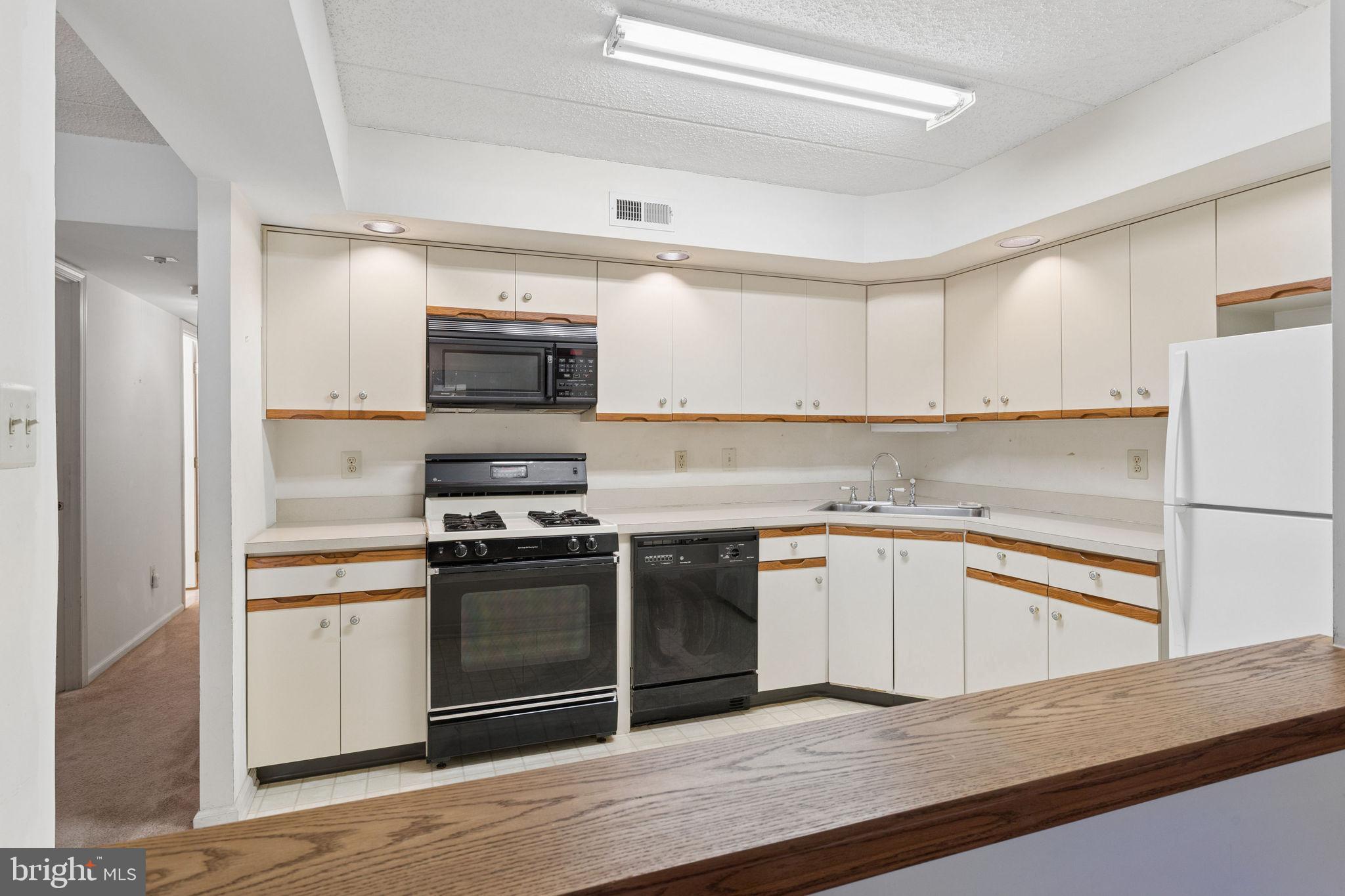 2015-00 Welsh Road, Unit C35 Philadelphia, PA 19115 - Photo 10 of 16