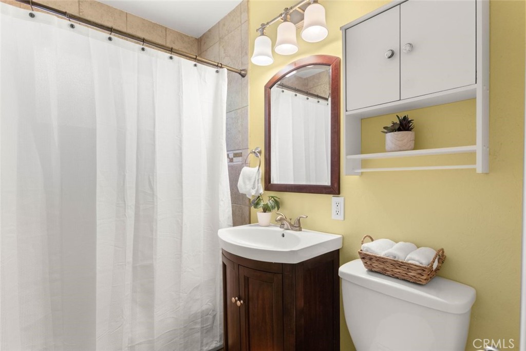 9099 Midway Durham, CA 95938 - Photo 20 of 32 Guest bath