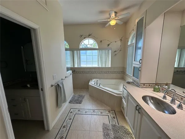 $4,300 | 4727 Spinnaker Drive, Bradenton, FL 34208