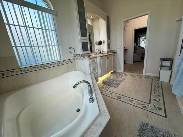 $4,300 | 4727 Spinnaker Drive, Bradenton, FL 34208