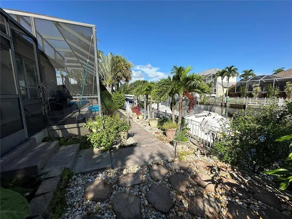 $4,300 | 4727 Spinnaker Drive, Bradenton, FL 34208