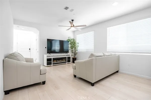 $435,000 | 3049 North Dudley Street, Visalia, CA 93291