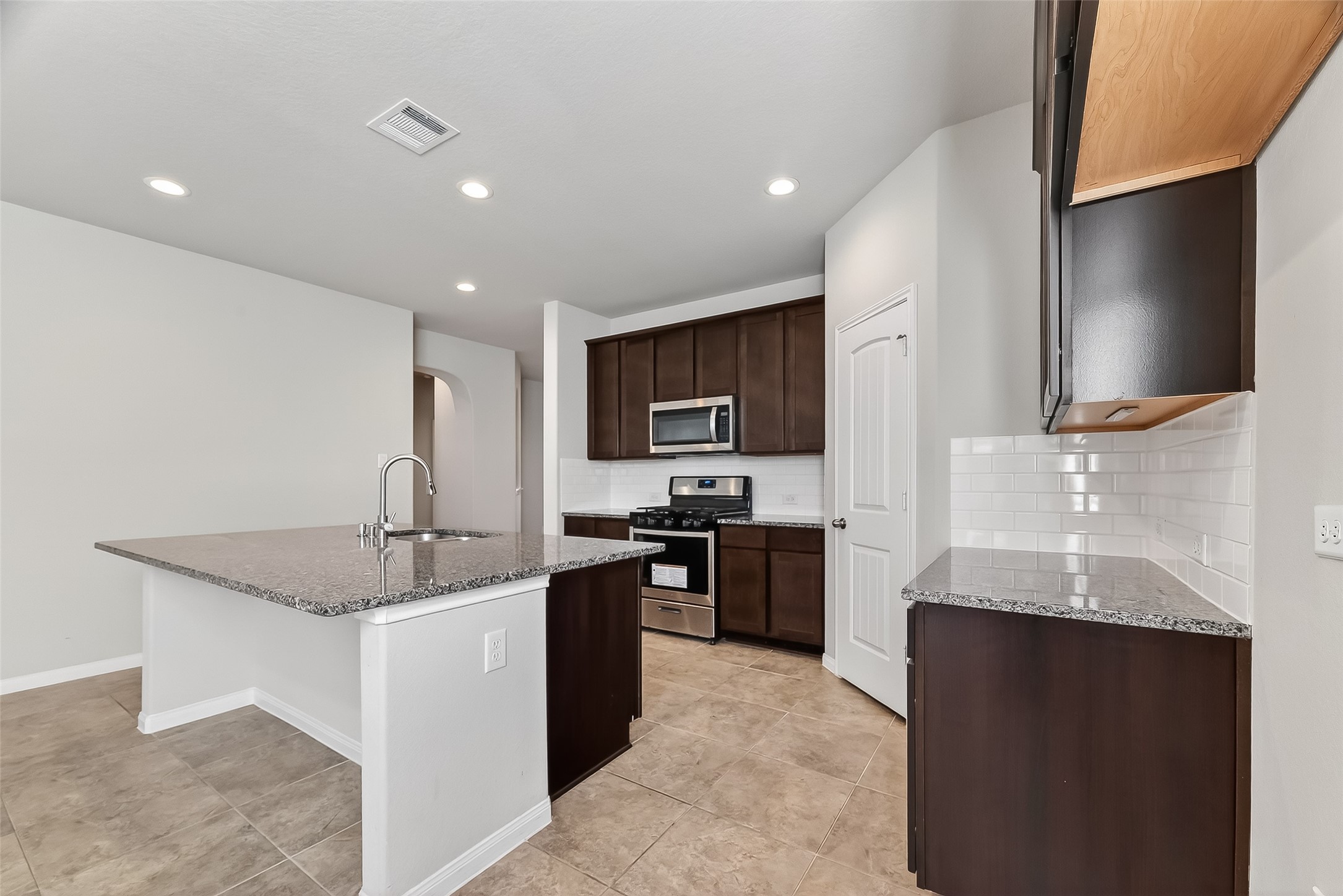 5 Lucas Chase Court Manvel, TX 77578 - Photo 6 of 50 From meal prep to cleanup and everything in between, this spacious island with dual sinks makes multitasking a breeze—while the gas oven, 5-burner stove, and dishwasher have your back for busy nights and big gatherings. With plenty of elbow room and effortless flow, this kitchen is made for cooking, connecting, and creating memories....