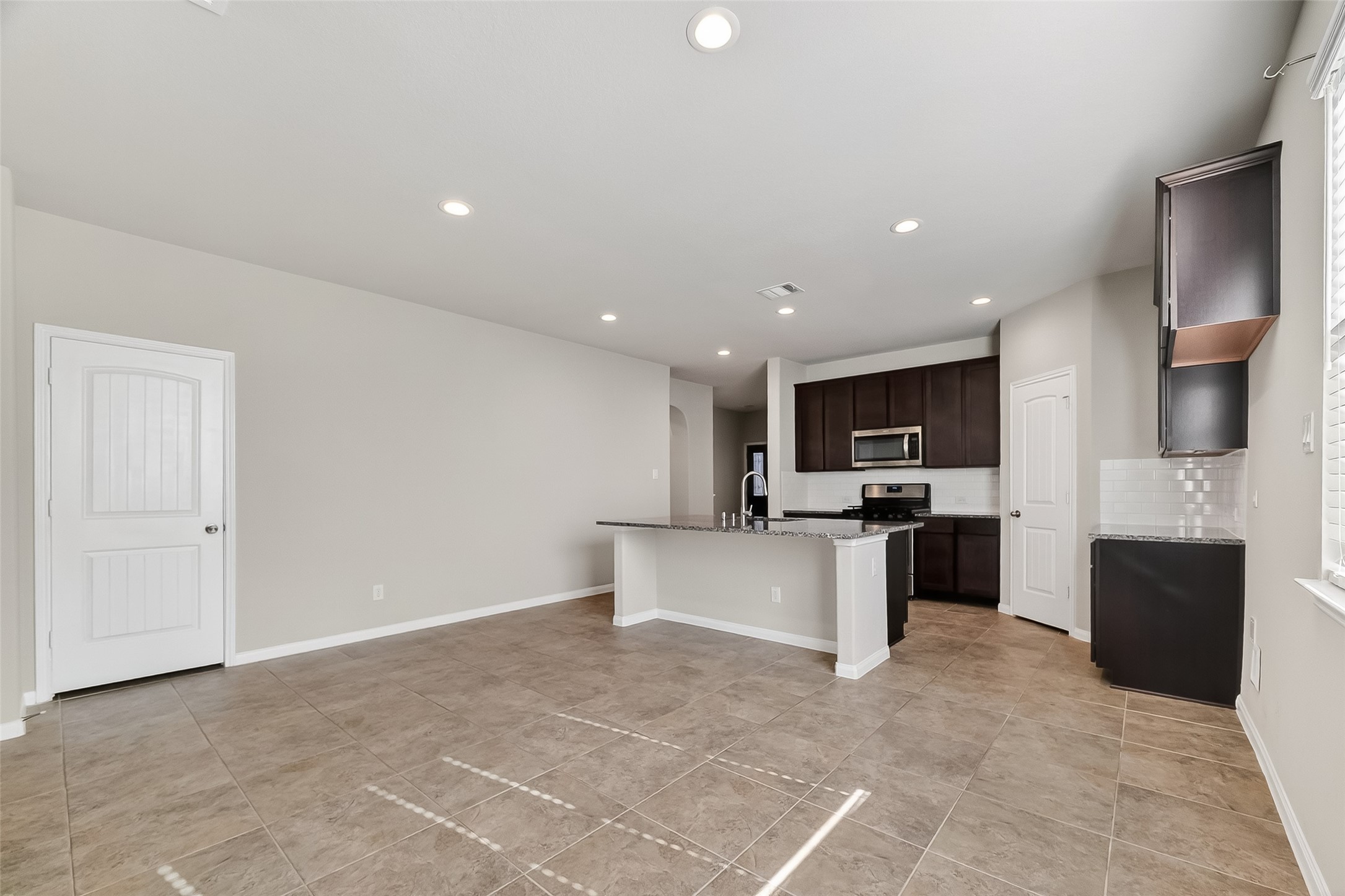 5 Lucas Chase Court Manvel, TX 77578 - Photo 9 of 50 Bright and welcoming, this dining area is perfect for everything from casual breakfasts to family dinners—flooded with natural light and connected to the heart of the home.