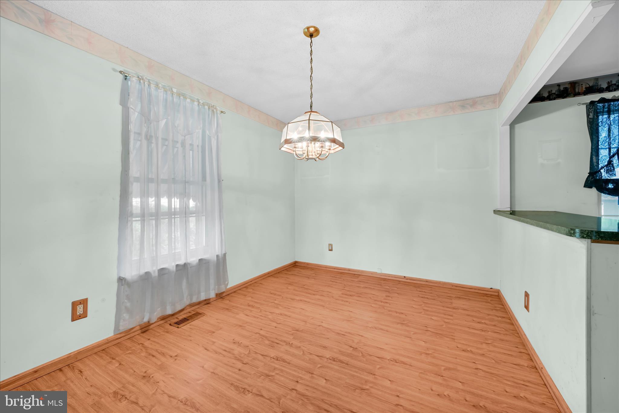 110 Greendale Road Philadelphia, PA 19154 - Photo 6 of 32 Dining Room