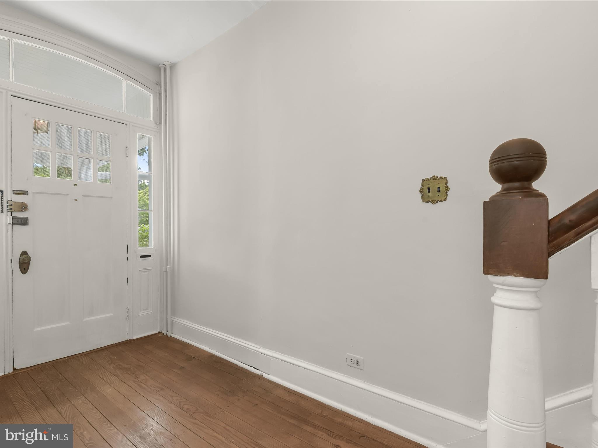 5109 Roland Avenue Baltimore, MD 21210 - Photo 4 of 41 Foyer