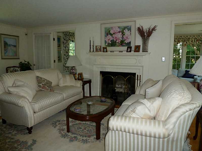 100 Rumstick Road Barrington, RI 02806 - Photo 9 of 20 Living Room.