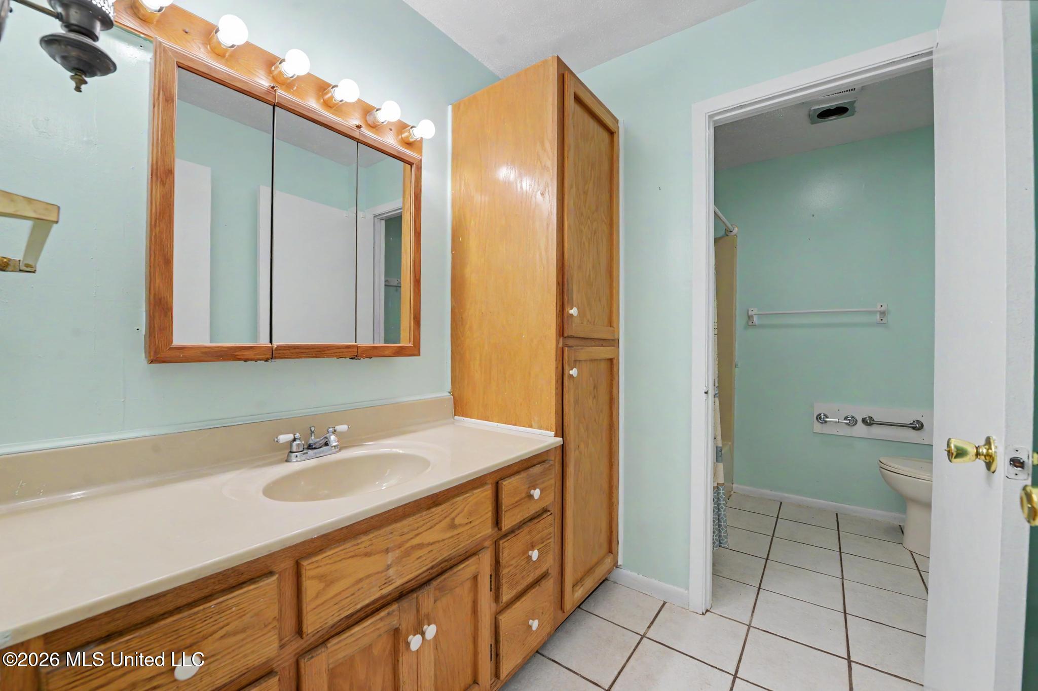 4800 Forrest Street Moss Point, MS 39563 - Photo 12 of 26 MASTER BATHROOM