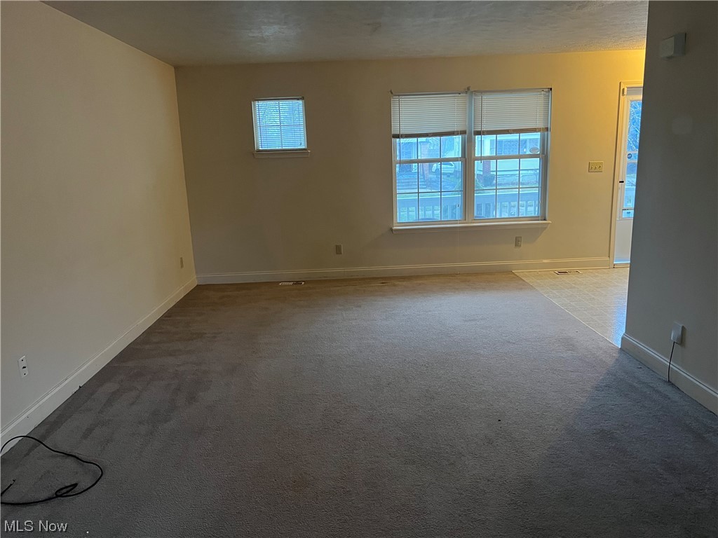 853 Helmsdale Road Cleveland, OH 44112 - Photo 4 of 15