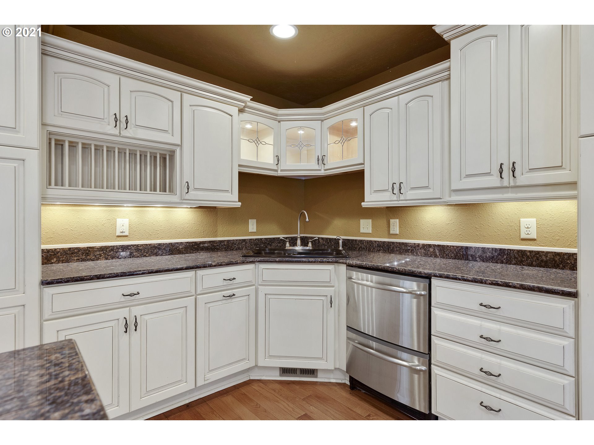 286 Southwest Oak Street Dallas, OR 97338 - Photo 12 of 30 Gallery Image 12