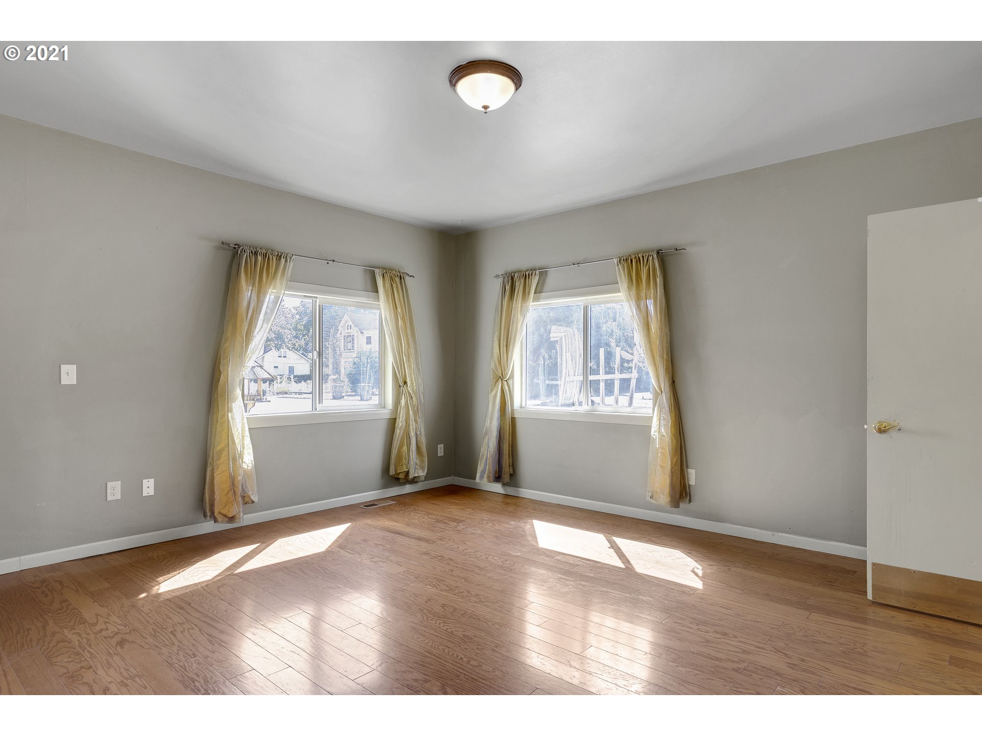286 Southwest Oak Street Dallas, OR 97338 - Photo 15 of 30 Gallery Image 15