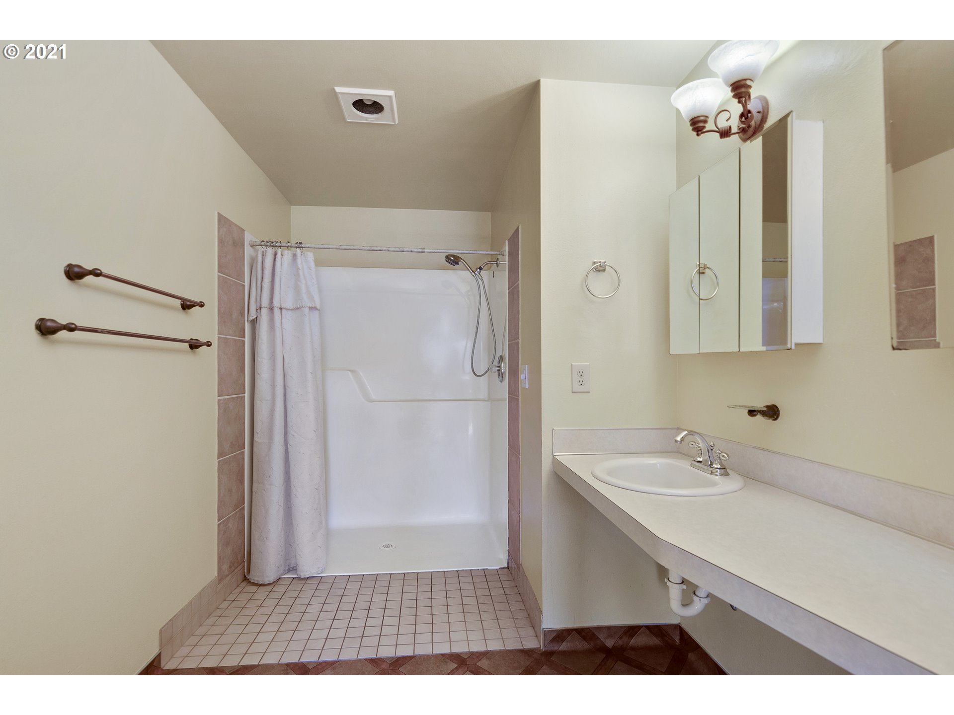 286 Southwest Oak Street Dallas, OR 97338 - Photo 17 of 30 Gallery Image 17