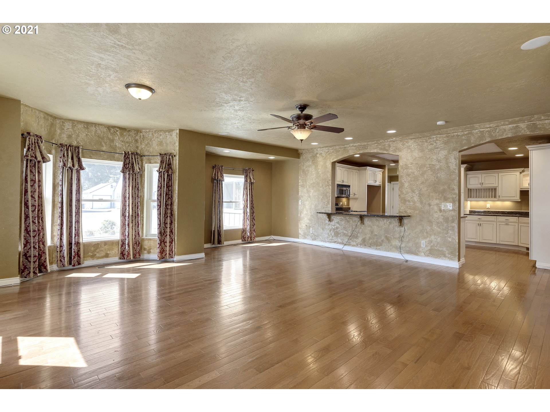 286 Southwest Oak Street Dallas, OR 97338 - Photo 9 of 30 Gallery Image 9