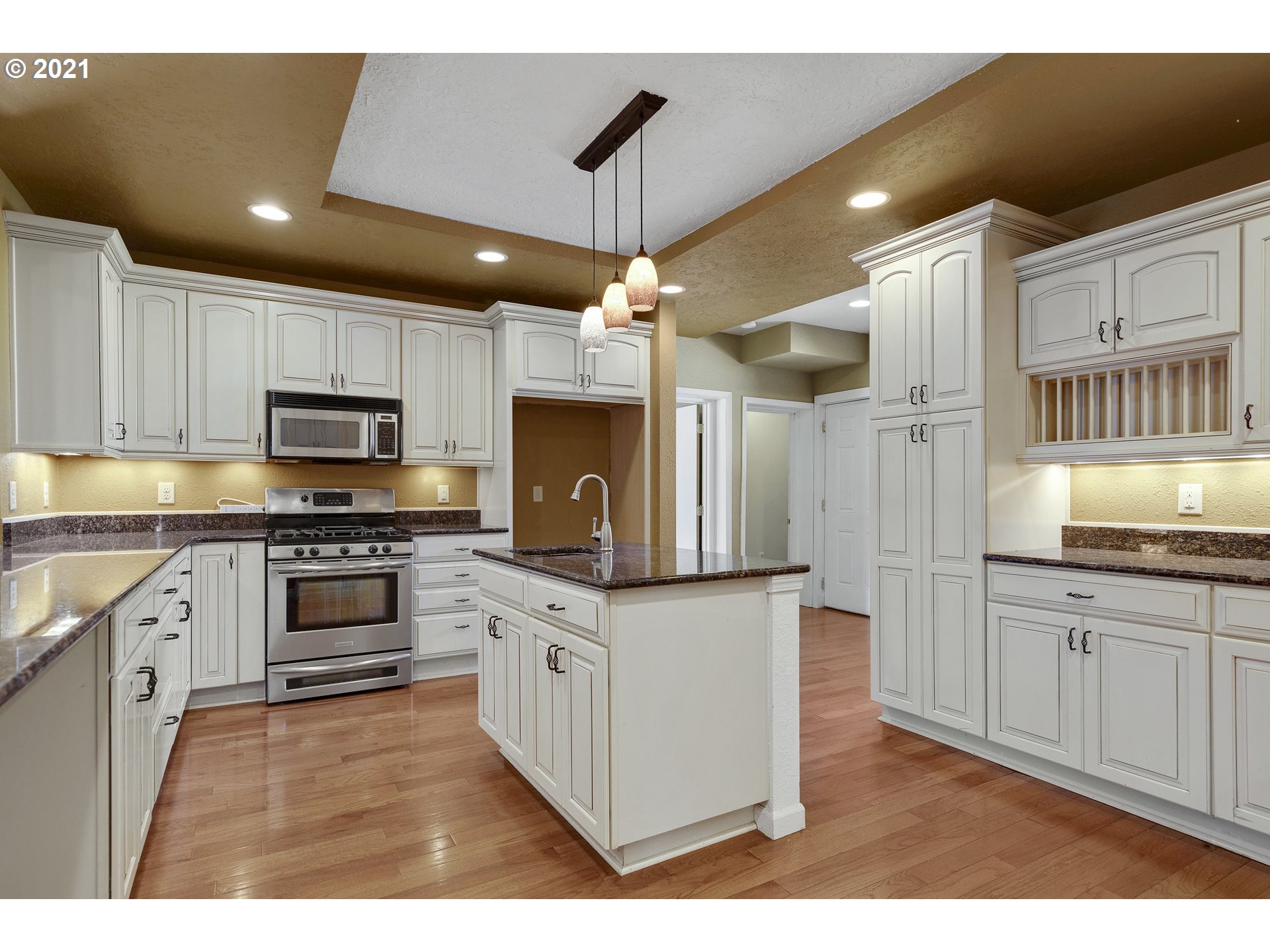 286 Southwest Oak Street Dallas, OR 97338 - Photo 10 of 30 Gallery Image 10