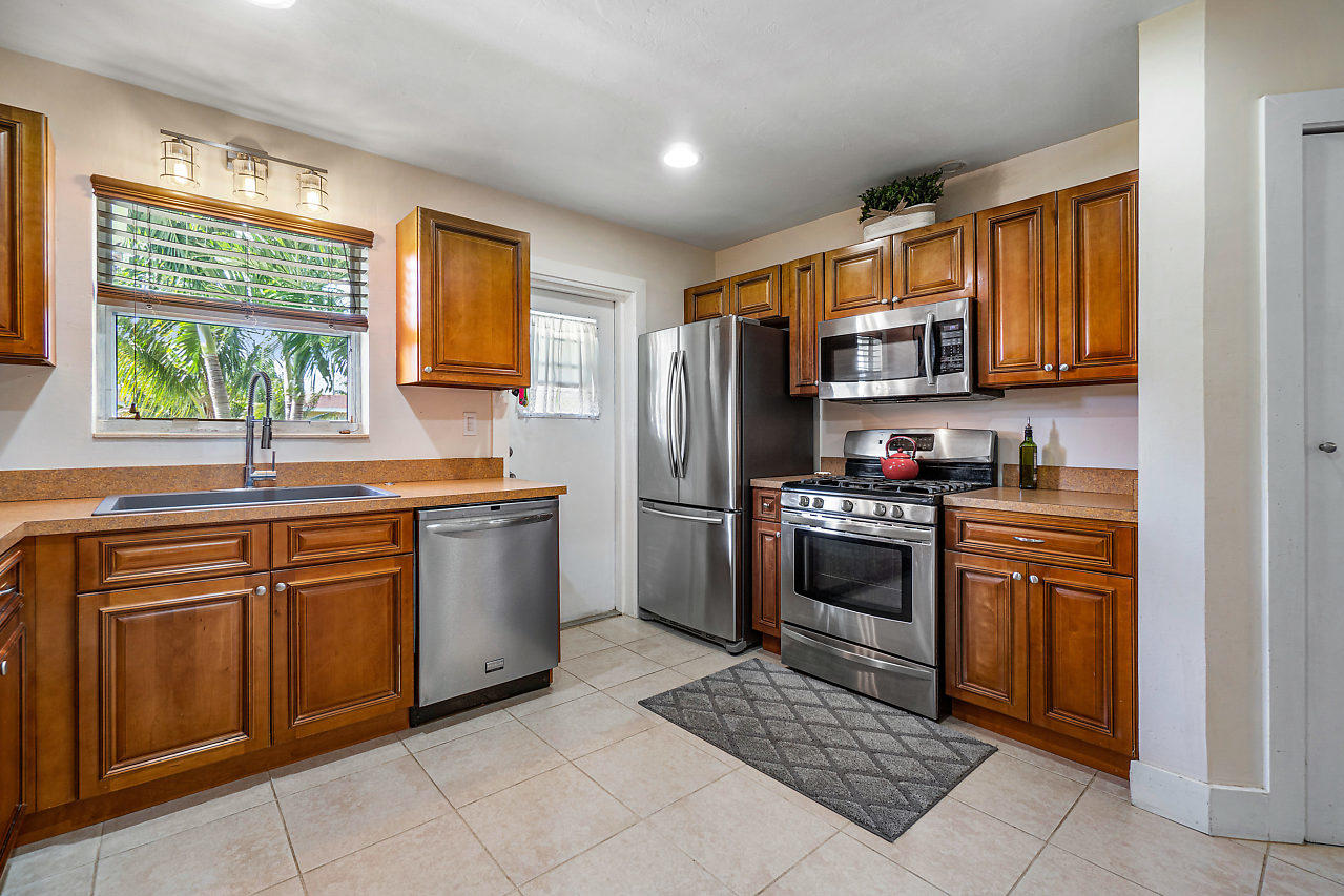 1502 High Ridge Road Lake Worth Beach, FL 33461 - Photo 15 of 41 014-1502HighRidgeRd-LakeWorth-FL-small