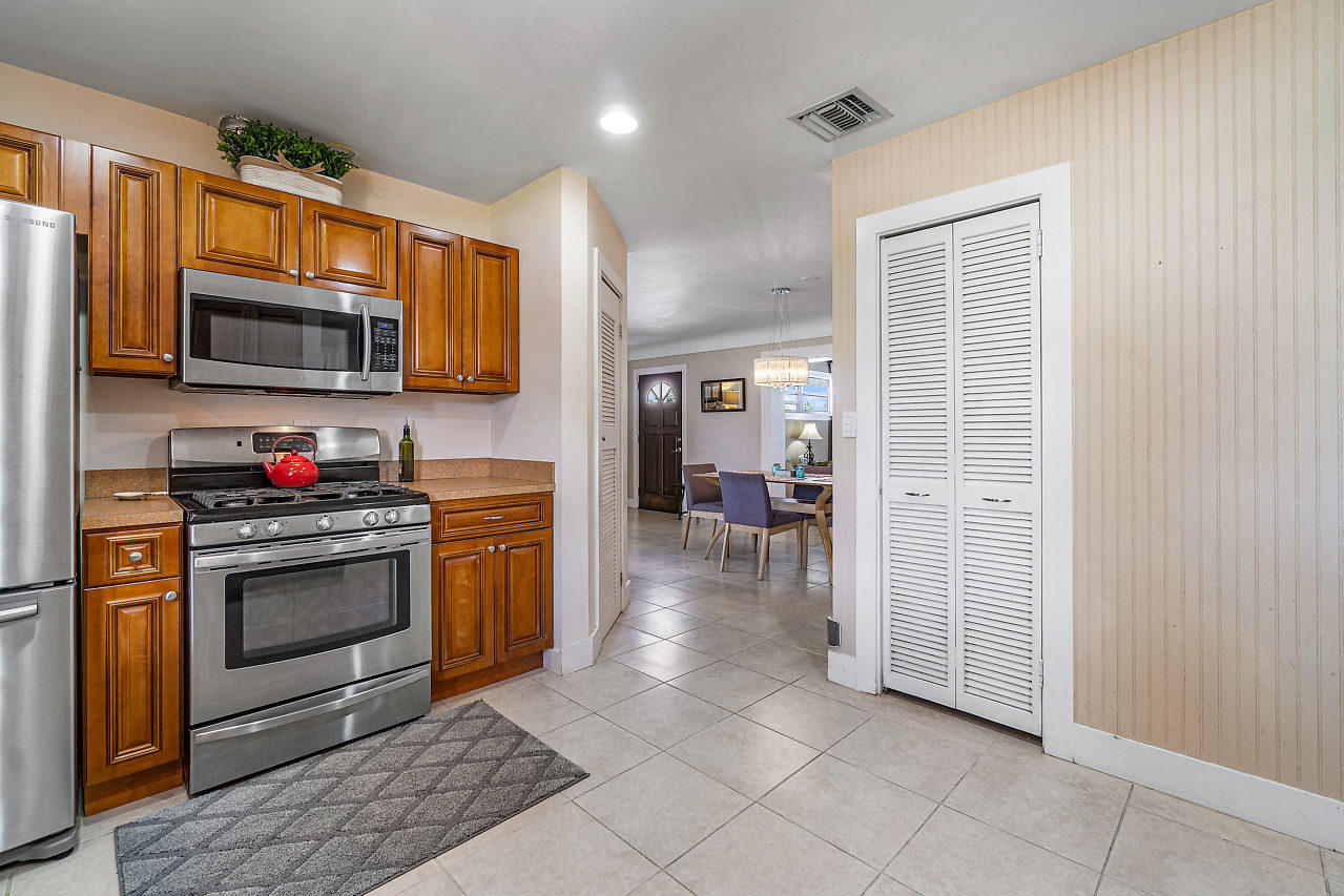 1502 High Ridge Road Lake Worth Beach, FL 33461 - Photo 16 of 41 015-1502HighRidgeRd-LakeWorth-FL-small